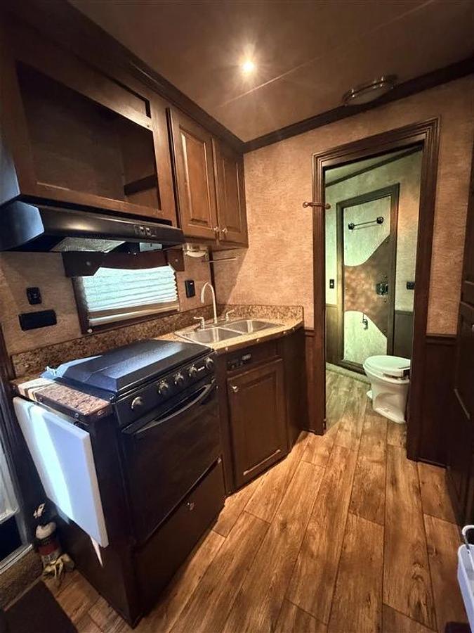 Used 2014 Sooner Legacy 312 3 Horse Gooseneck Trailer with Living Quarters