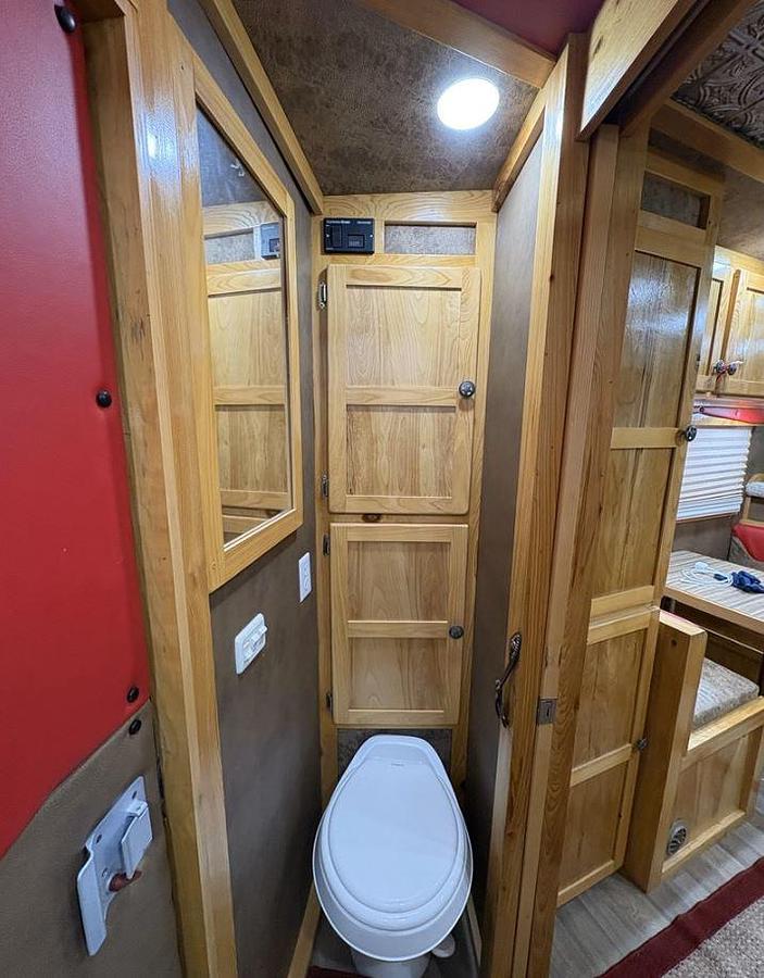 Used 2007 Elite 3 Horse Slant Trailer