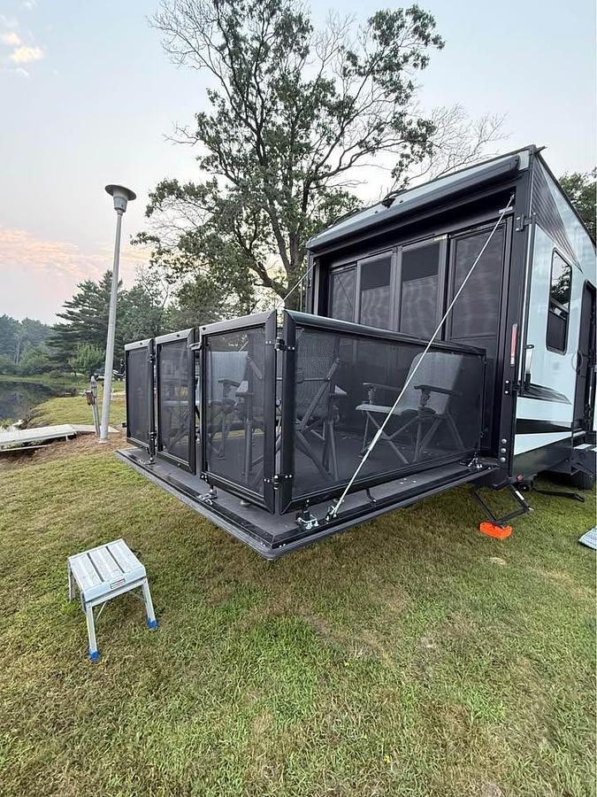 Used 2022 Grand Design Momentum 31G