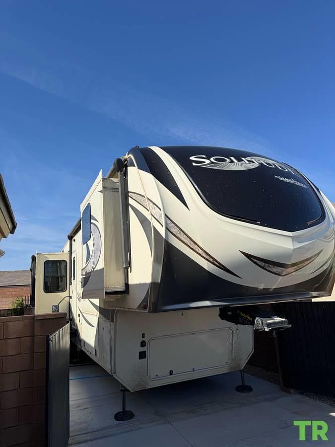 Used 2018 grand design solitude ST384GK