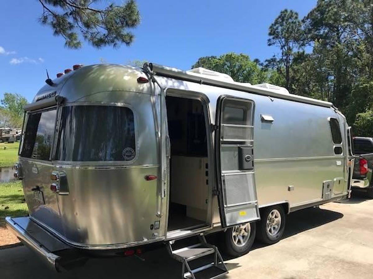 Used 2022 Airstream Flying Cloud 25FB