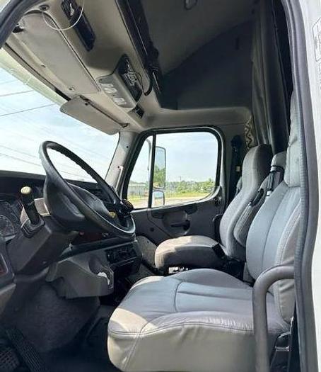 Used 2015 Freightliner Business Class M2 112