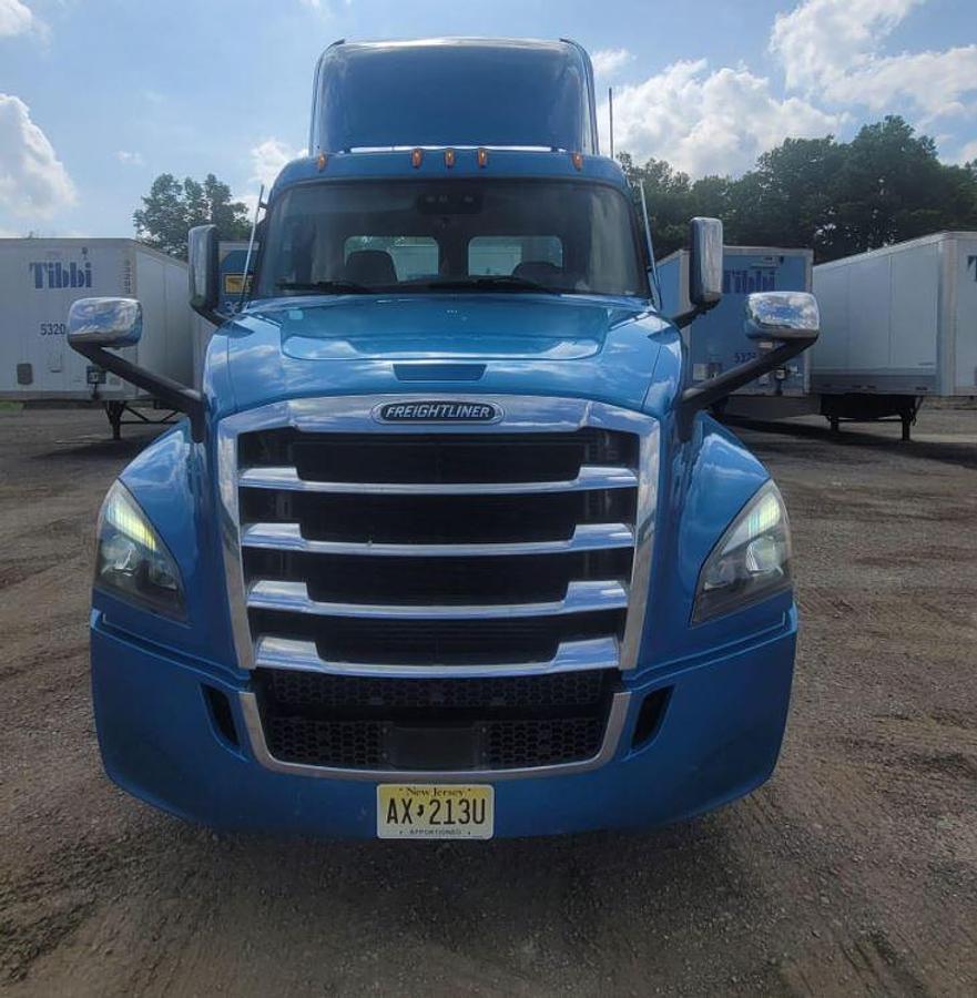 Used 2023 Freightliner Cascadia 126