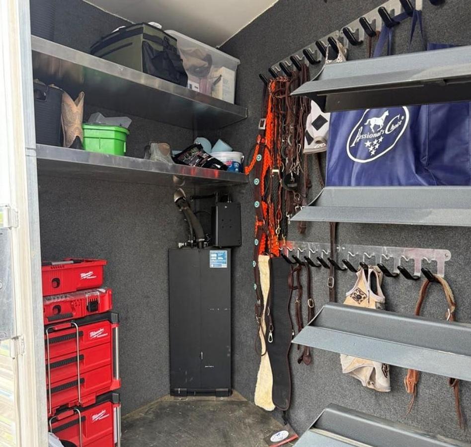 Used 2018 Cimarron Norstar 4 Horse Trailer with Living Quarters