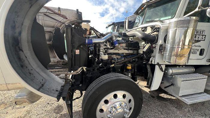 Used 2014 Peterbilt 389 Glider Kit