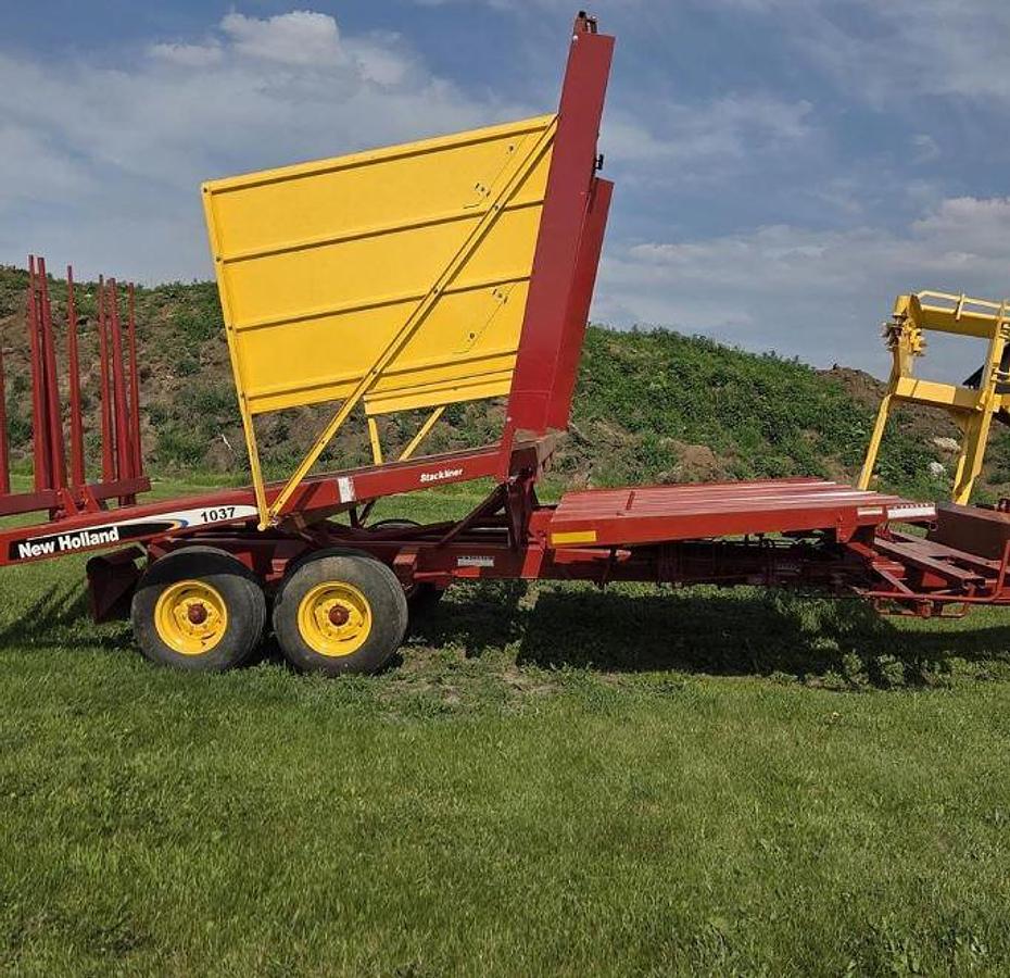 Used 2010 New Holland 1037