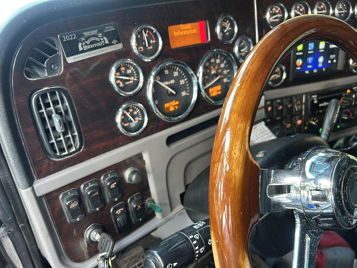 Used 2020 Peterbilt 389 Sleeper Semi Truck