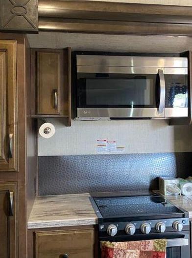 Used 2018 Forest River Sandpiper 378FB