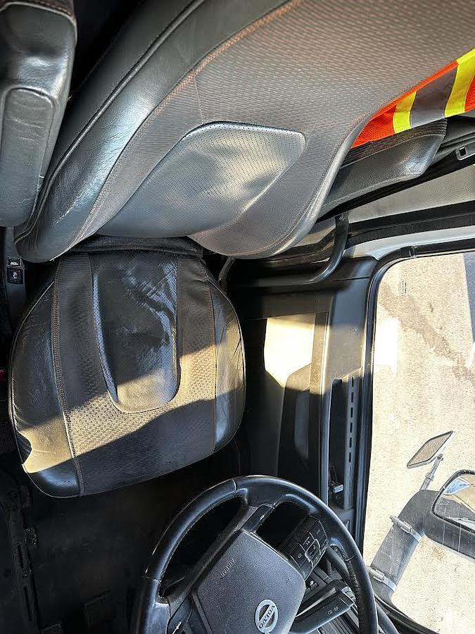 Used 2020 Volvo VNL860 XL Globetrotter