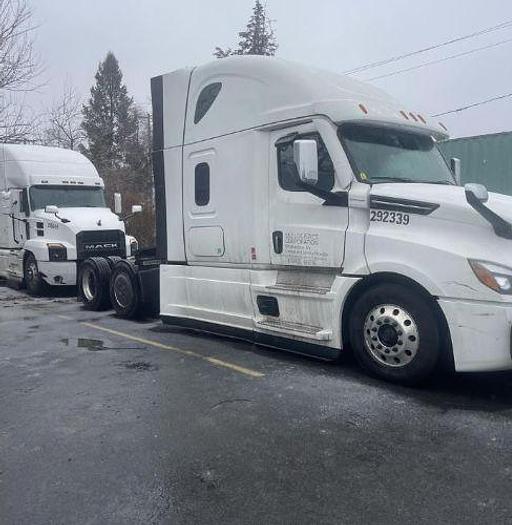 Used 2023 Freightliner CASCADIA 126