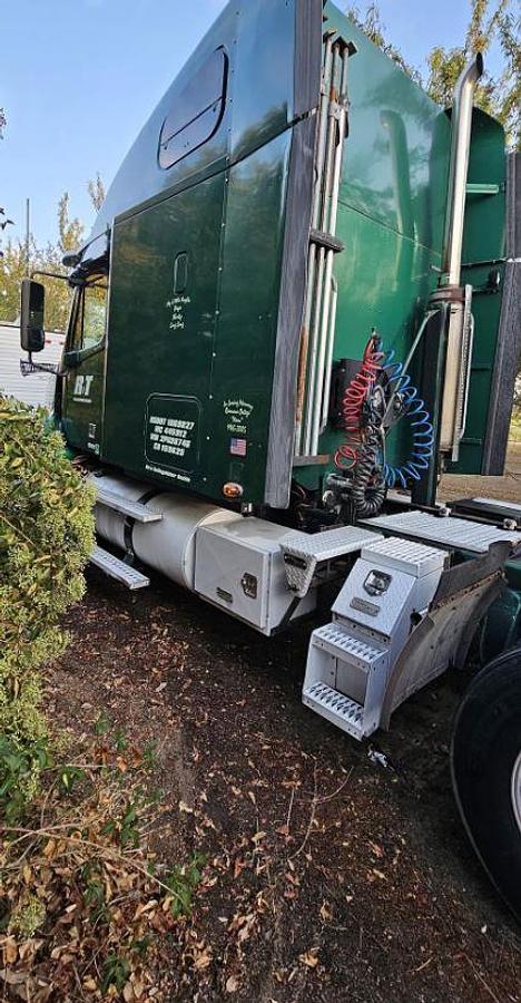 Used 2002 Freightliner Century 120