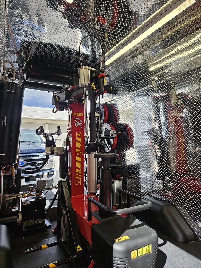 Used Self Sufficient Mobile Tire And Oil Change Unit