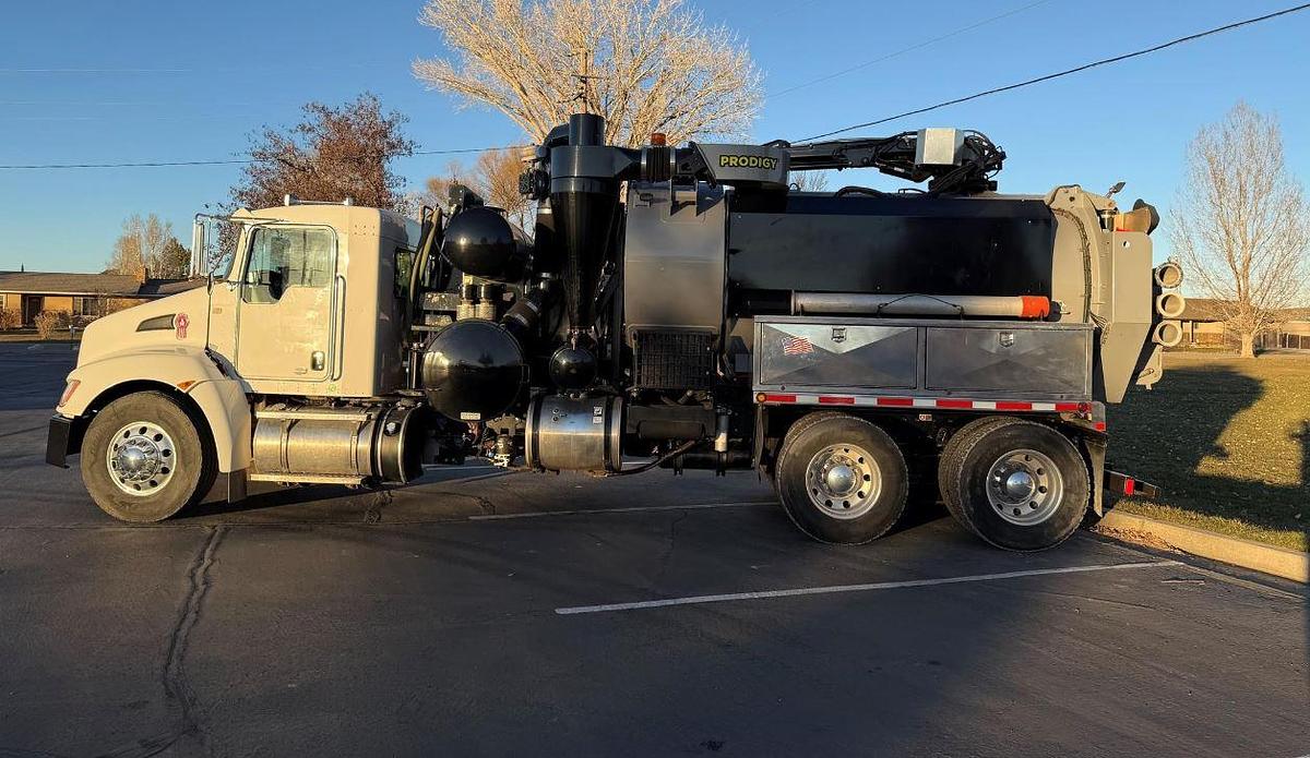 Used 2020 Kenworth T370