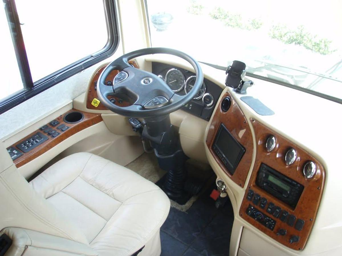 Used 2007 Newmar Dutch Star 4320 and Stacker Trailer