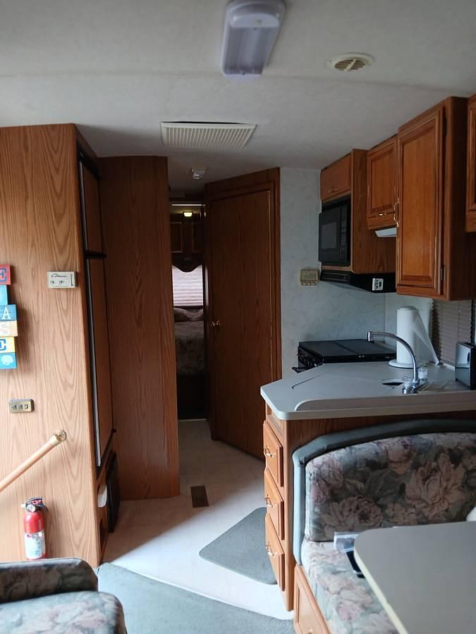 Used 1995 Winnebago Adventurer WCG30WQ Class A Motorhome