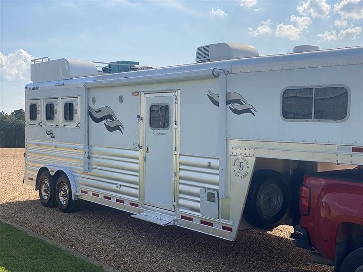Used 2019 Platinum 3 Horse Trailer with Living Quarters