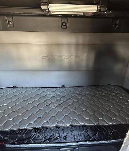 Used 2018 Freightliner CASCADIA 126