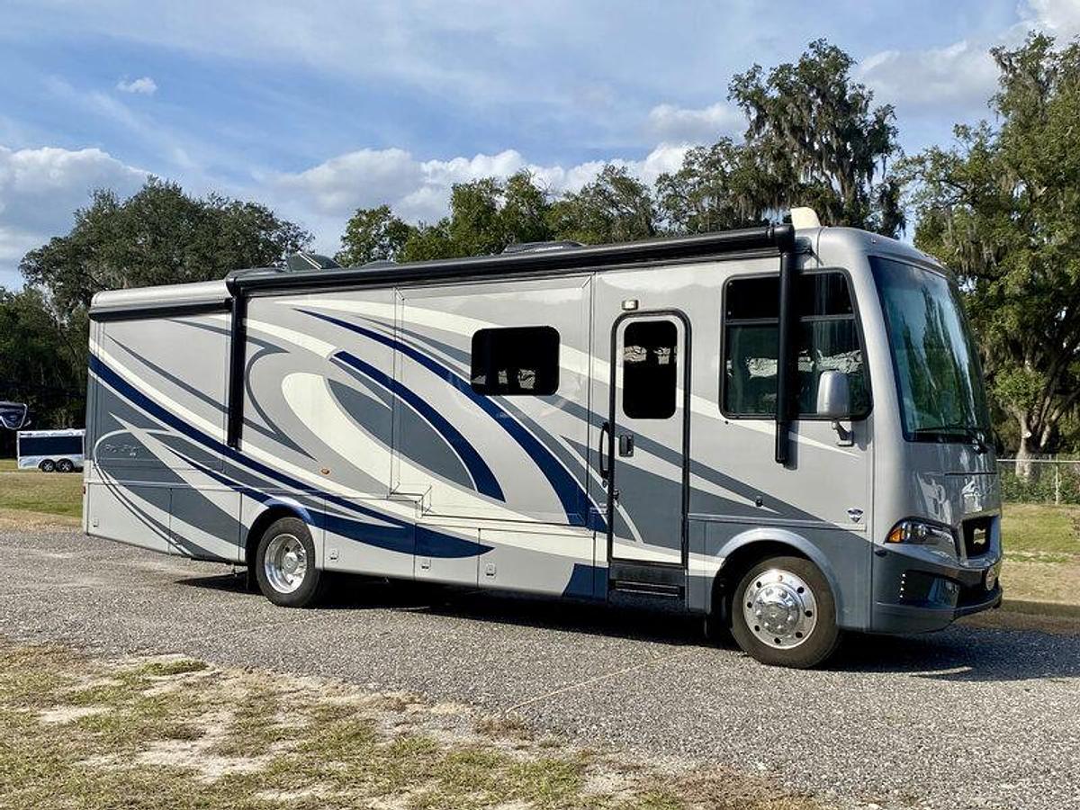 Used 2021 Newmar Bay Star 3226 Class A Motorhome