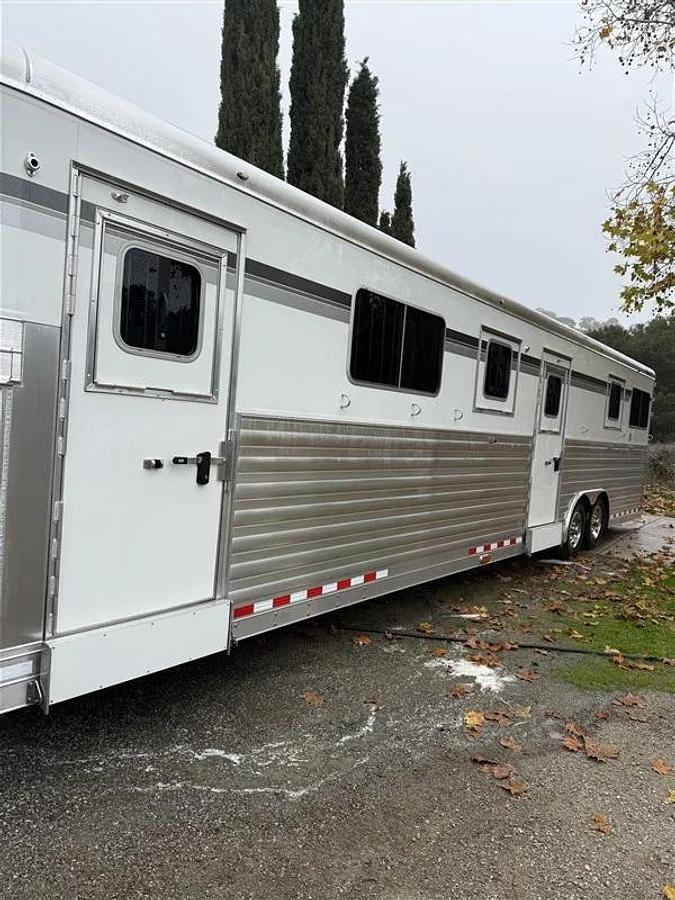 Used 2024 4 Star HTXG6H358086 9 Horse Trailer