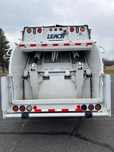 Used 2010 Mack GU813 Leach 29YD