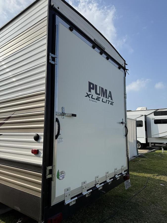 Used 2020 Palomino Puma Light XLE 29FQC Travel Trailer Toy Hauler