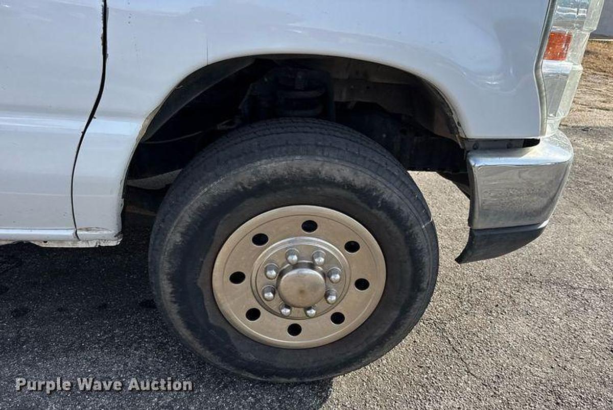 Used 2012 Ford E350 Super Duty Box Truck