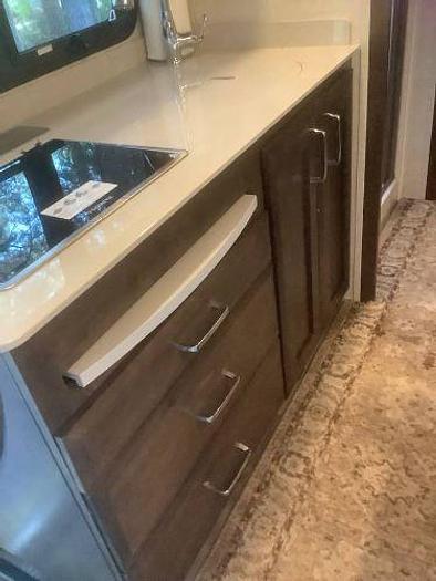 Used 2021 Tiffin Wayfarer 25RW