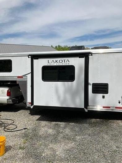 Used 2022 Lakota Colt 3 Horse Trailer