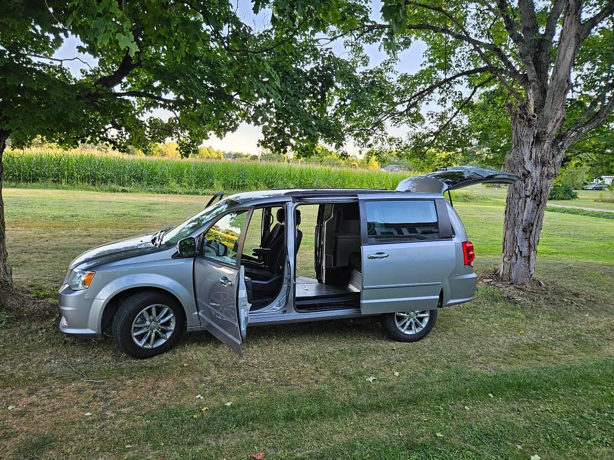 Used 2016 Dodge Grand Caravan RT SXT Van