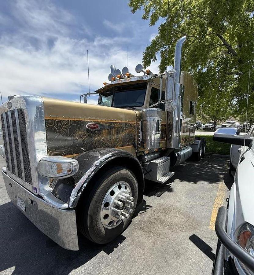 Used 2012 Peterbilt 389 Conventional Sleeper Cab