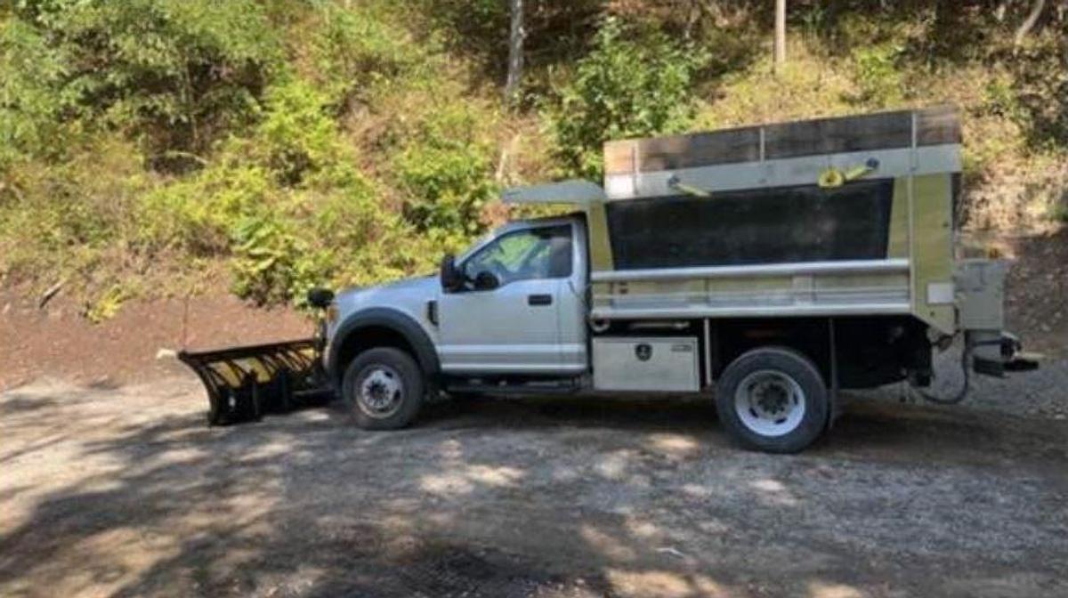 Used 2022 FORD F600 XLT Utility Truck