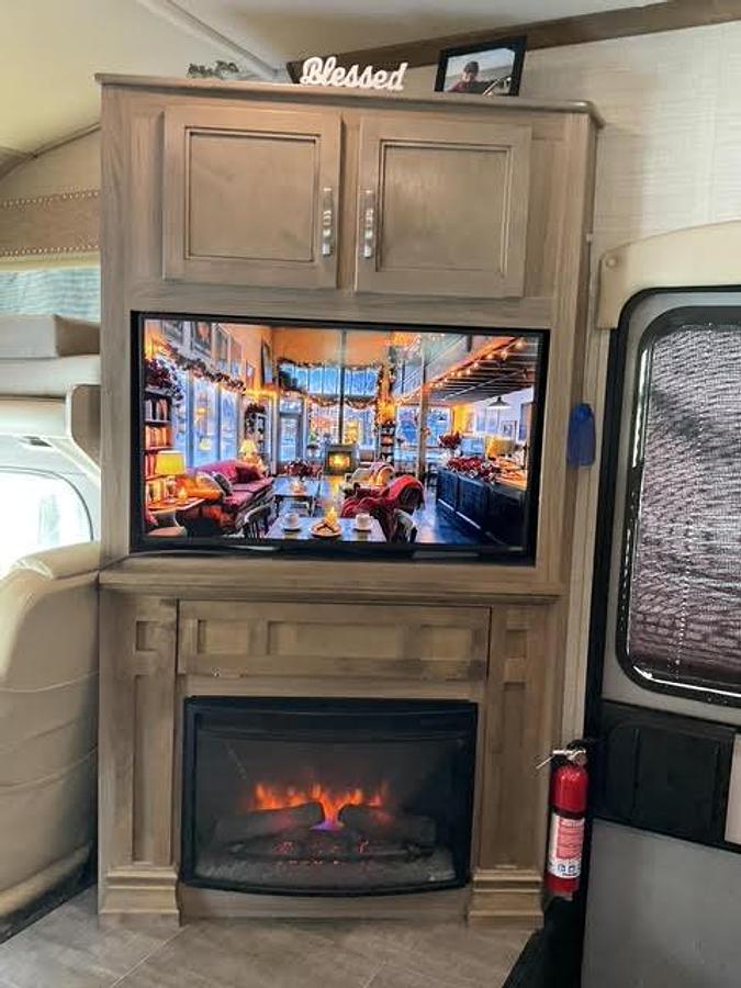 Used 2018 Jayco Seneca 37FS