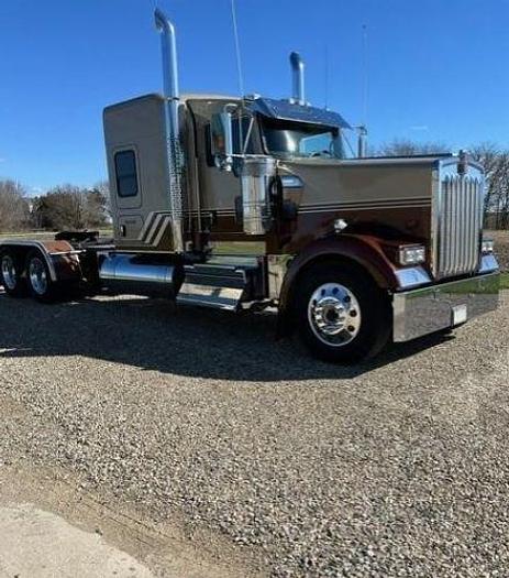 Used 2022 KENWORTH W900L