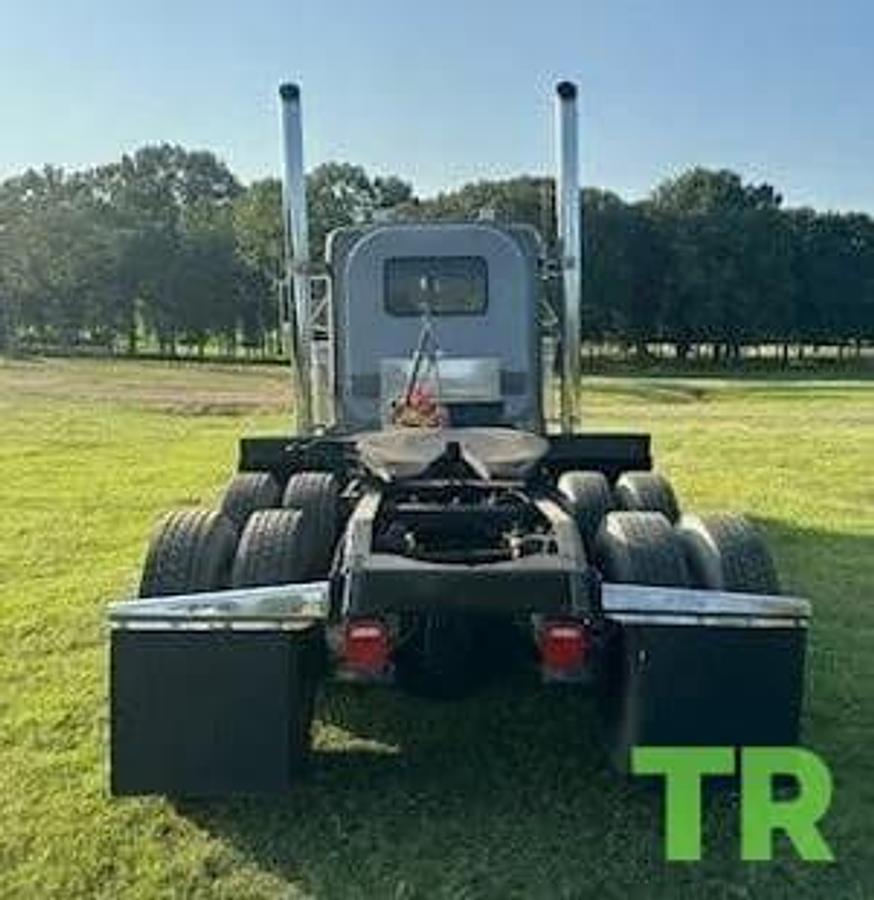 Used 2002 Peterbilt 379 Day Cab