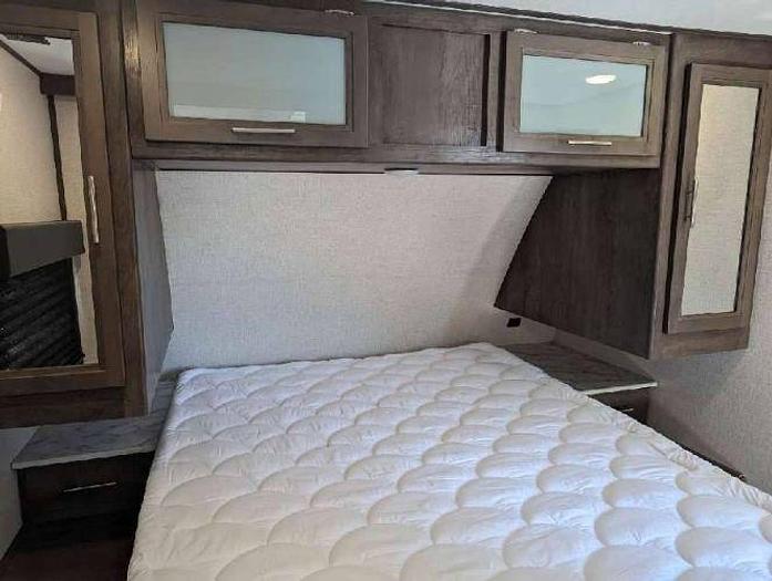 Used 2021 Dutchmen Coleman Light 2515RL