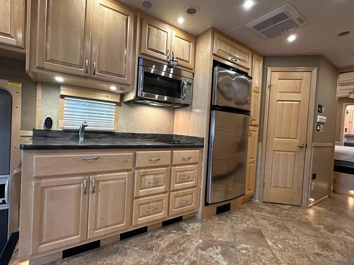 Used 2014 Show Hauler 36KTSSL Super C Motorhome