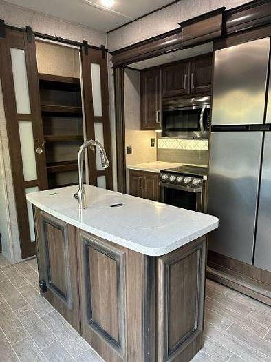 Used 2019 Keystone Avalanche 382FL