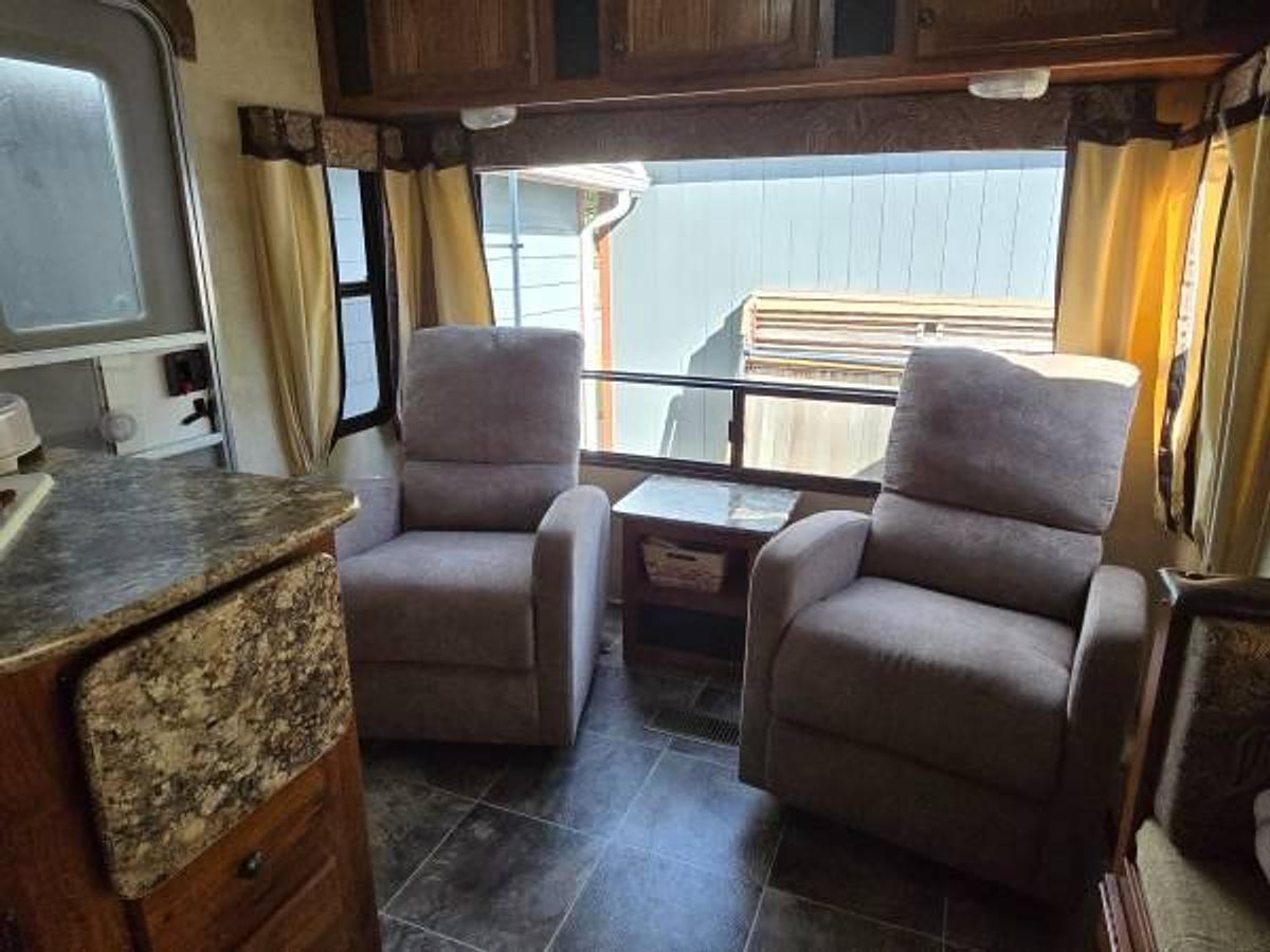 Used 2014 Keystone Hideout 24RLWE Travel Trailer