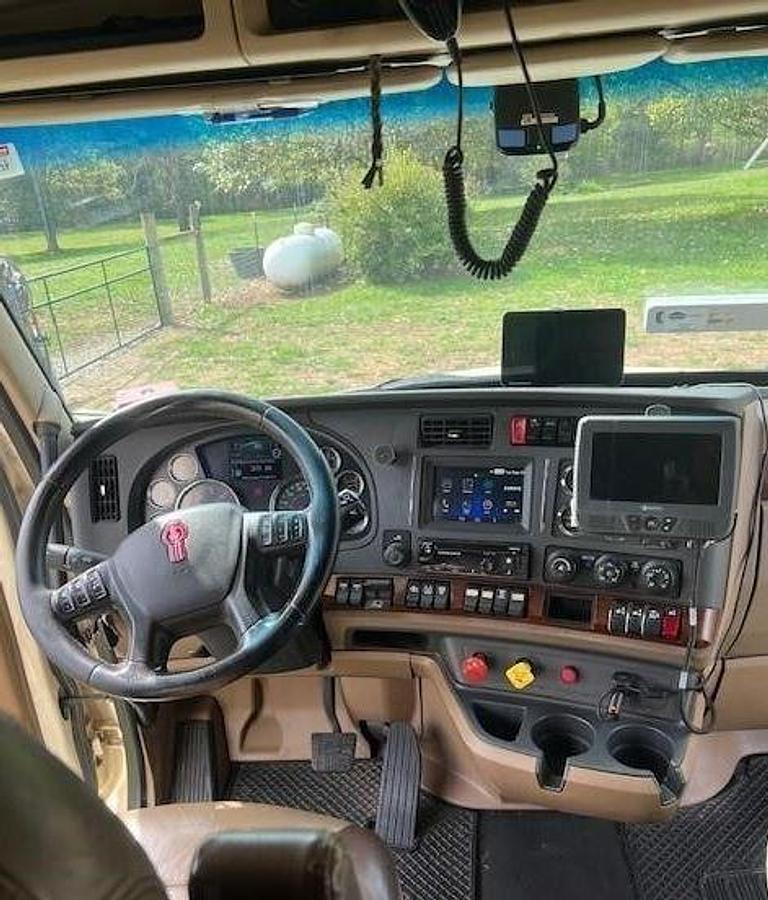 Used 2021 Kenworth T880