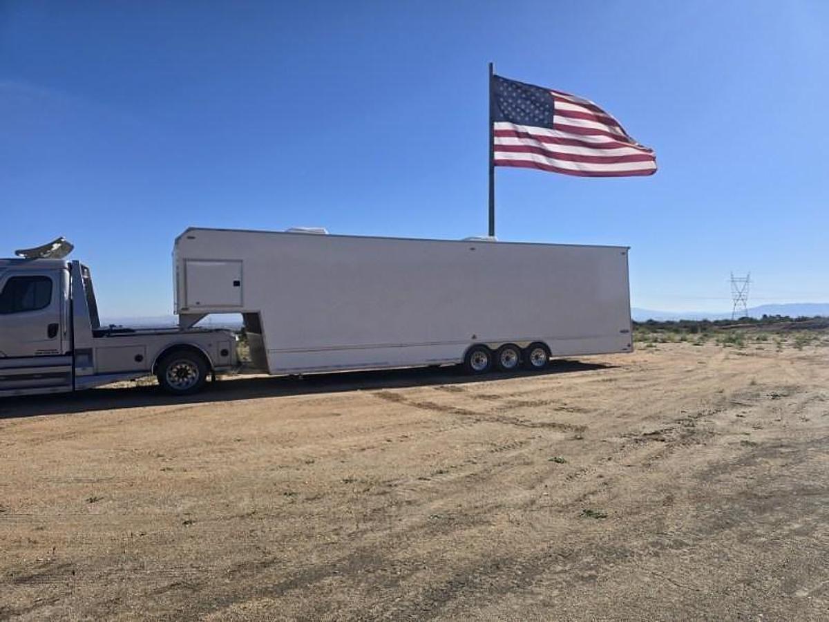 Used 2014 Freightliner Sport Chassis w/ 40' TPD Gooseneck Stacker