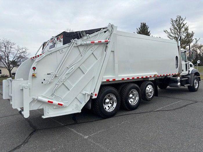 Used 2010 Mack GU813 Leach 29YD