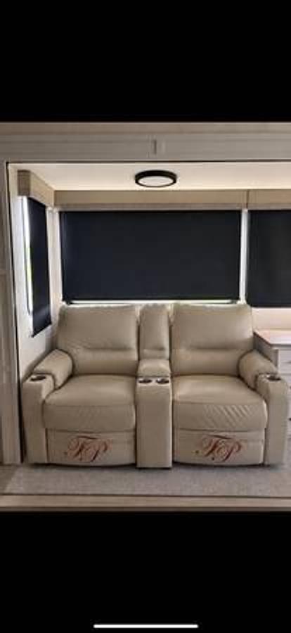 Used 2025 Forest River Sandpiper 3800RK