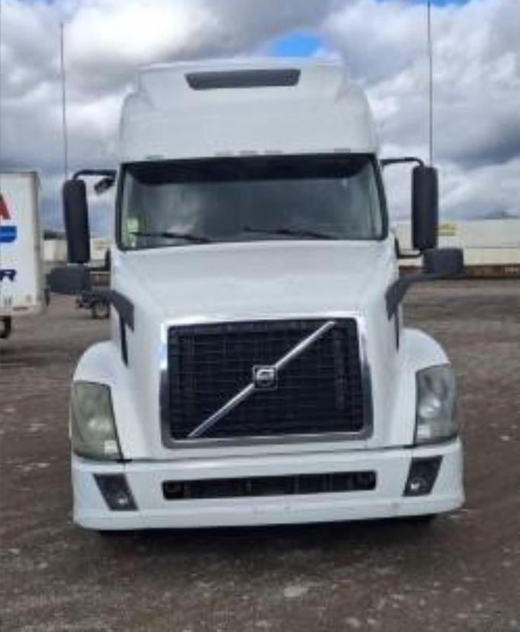 Used 2017 Volvo VNL64T670 Sleeper Semi Truck