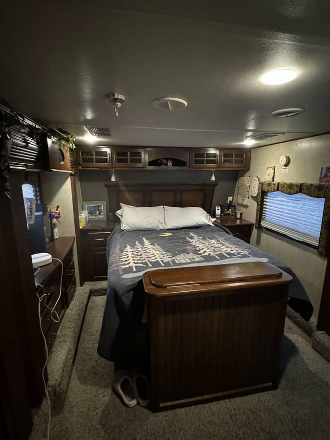 Used 2014 Keystone Alpine 3590RS Fifth Wheel