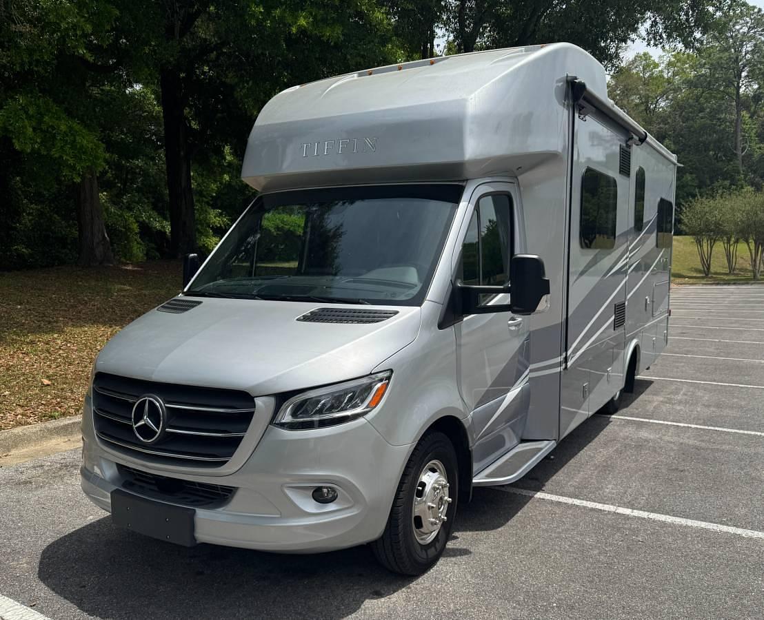 Used 2023 Tiffin Wayfarer 25tW