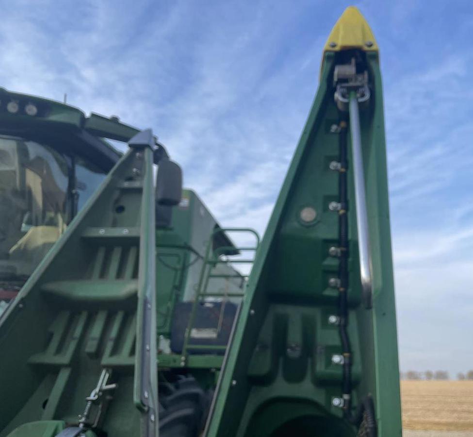 Used 2023 John Deere C8R Row Crop Header