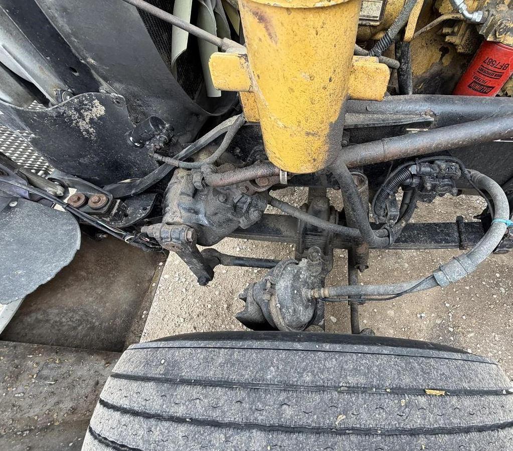 Used 2005 KENWORTH W900L Conventional Sleeper Semi Truck