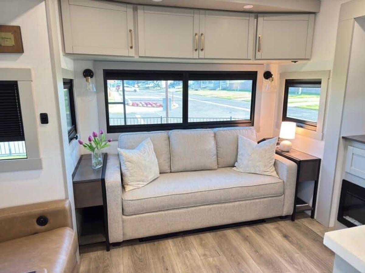 Used 2025 Brinkley Z2900 Fifth Wheel