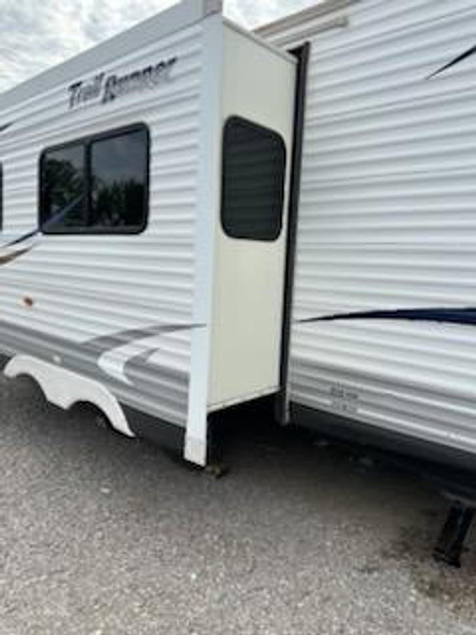 Used 2011 Heritage Trail Runner Travel Trailer