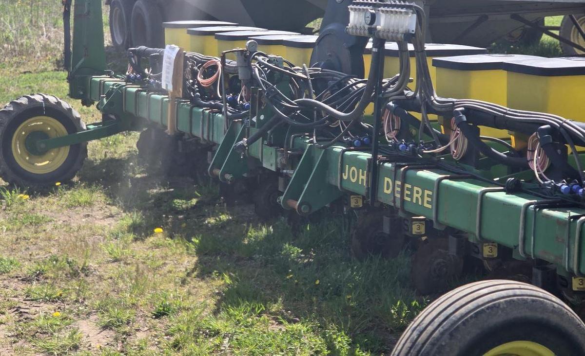 Used 2003 JOHN DEERE 7300